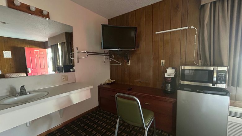 <b>Big 12 Motel Broken Bow Room</b>. Images powered by <a href="https://www.leonardoworldwide.com/" title="Leonardo Worldwide" target="_blank">Leonardo</a>.