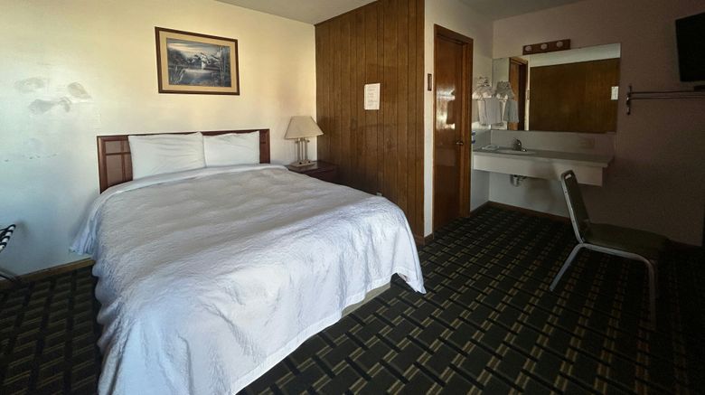 <b>Big 12 Motel Broken Bow Room</b>. Images powered by <a href="https://www.leonardoworldwide.com/" title="Leonardo Worldwide" target="_blank">Leonardo</a>.