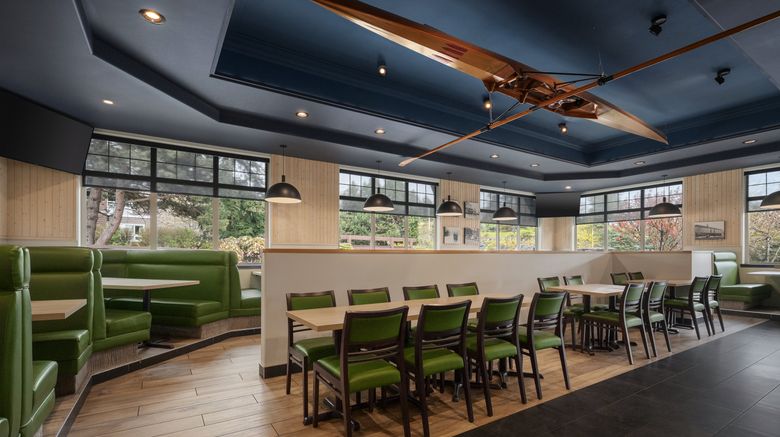 <b>Holiday Inn Victoria-Elk Lake Restaurant</b>. Images powered by <a href="https://www.leonardoworldwide.com/" title="Leonardo Worldwide" target="_blank">Leonardo</a>.