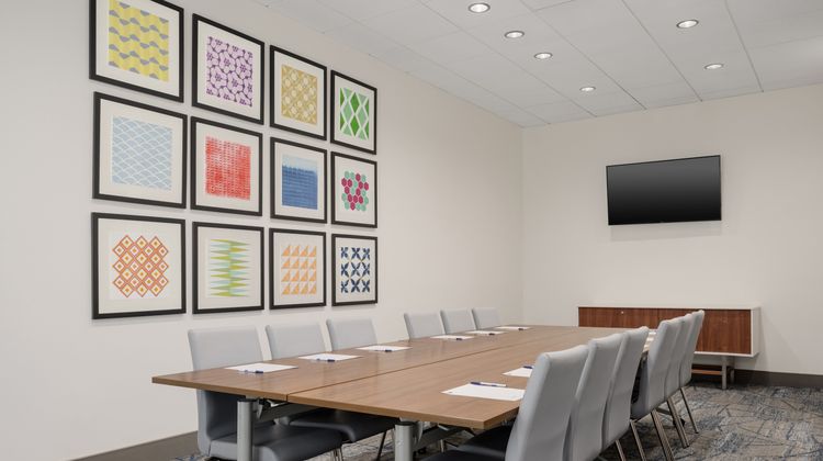 Holiday Inn Express & Suites Victoria Meeting