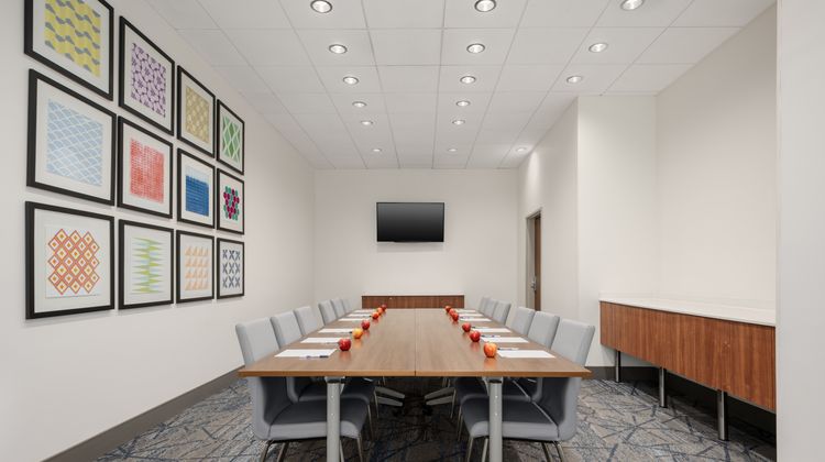 Holiday Inn Express & Suites Victoria Meeting