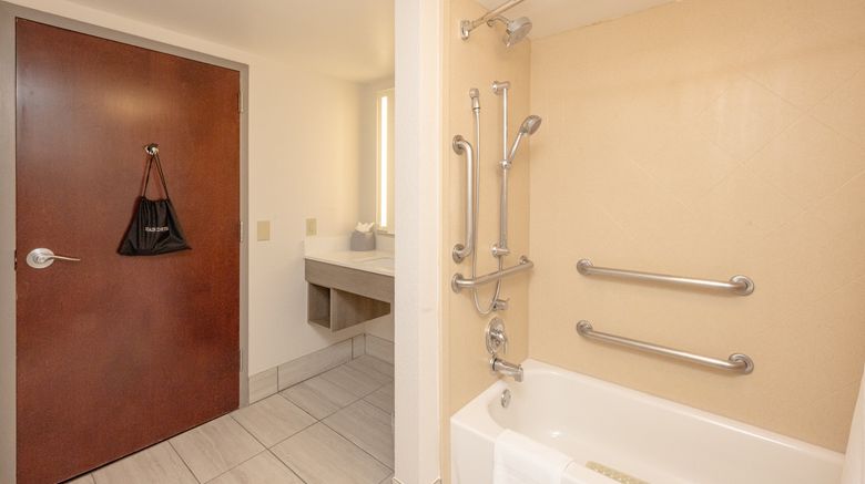 <b>Holiday Inn Express Hotel & Suites Room</b>. Images powered by <a href="https://www.leonardoworldwide.com/" title="Leonardo Worldwide" target="_blank">Leonardo</a>.