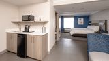 Holiday Inn Express Hotel & Suites Suite