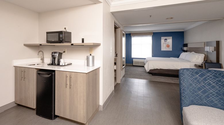 <b>Holiday Inn Express Hotel & Suites Suite</b>. Images powered by <a href="https://www.leonardoworldwide.com/" title="Leonardo Worldwide" target="_blank">Leonardo</a>.