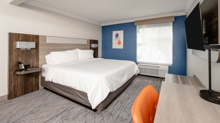 Holiday Inn Express Hotel & Suites Room