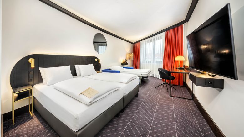 <b>Diplomat Hotel Room</b>. Images powered by <a href="https://www.leonardoworldwide.com/" title="Leonardo Worldwide" target="_blank">Leonardo</a>.