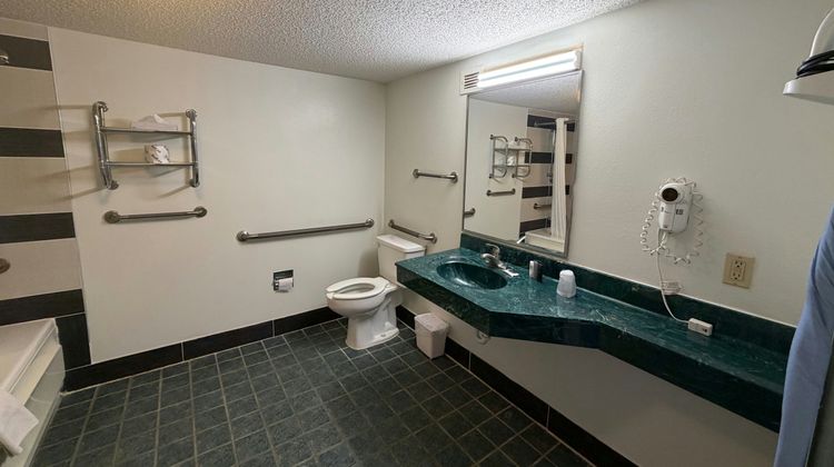 Royal Inn Rockville Room