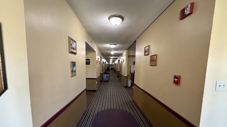 Royal Inn Rockville Lobby
