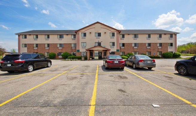 Super 8 Portage Exterior