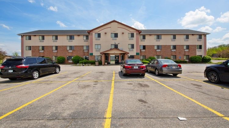 Super 8 Portage Exterior
