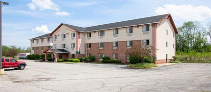 Super 8 Portage Exterior