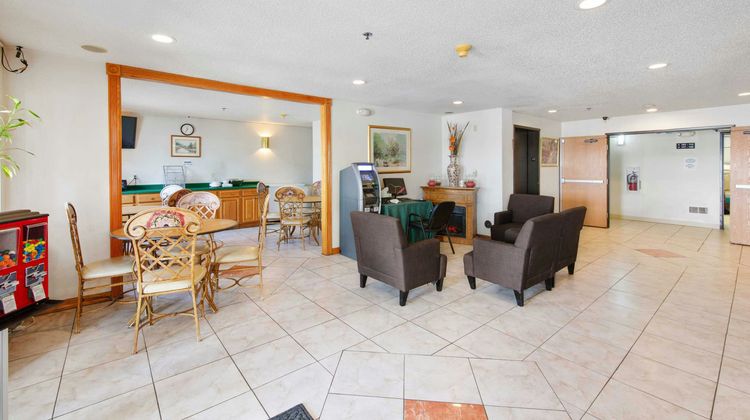 Super 8 Portage Lobby