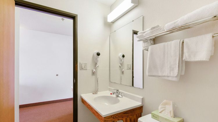 Super 8 Portage Room