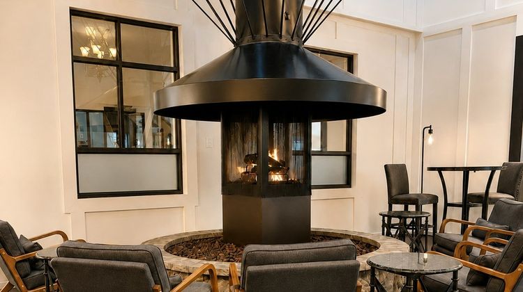 Expedition Lodge Estes Park Lobby