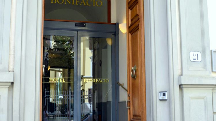Hotel Bonifacio Exterior