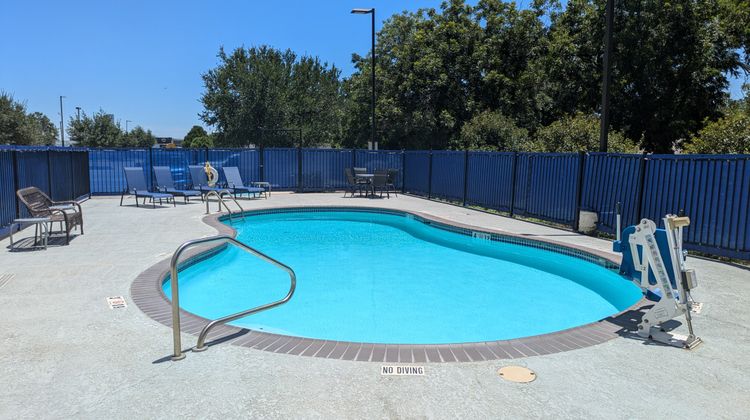 Holiday Inn Express/Suites New Braunfels Pool