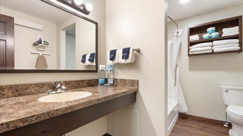 <b>Cragun's Resort Room</b>. Images powered by <a href="https://www.leonardoworldwide.com/" title="Leonardo Worldwide" target="_blank">Leonardo</a>.