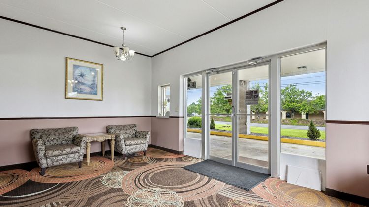 Relax Inn Greeneville Lobby