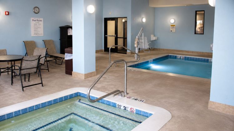 Holiday Inn Express & Suites Pool