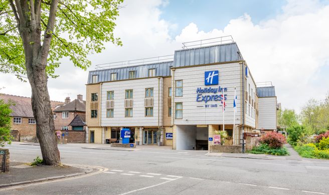 Holiday Inn Express Windsor Exterior