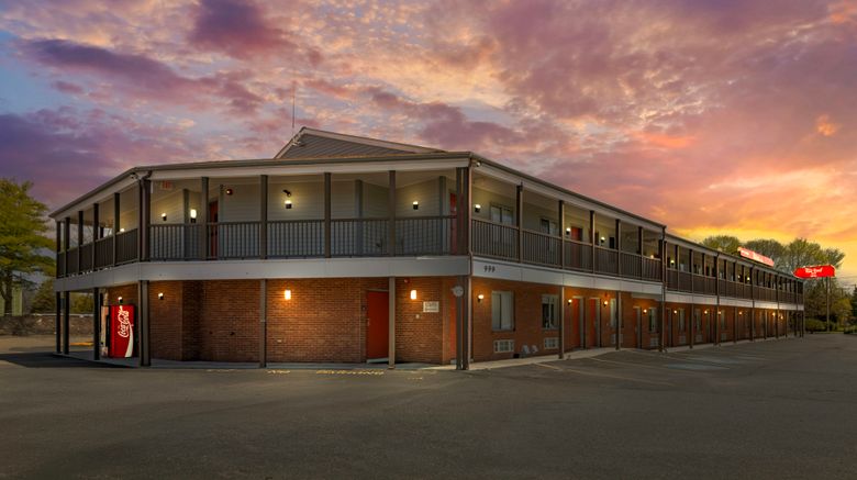<b>Red Roof Inn & Suites Swansea Exterior</b>. Images powered by <a href="https://www.leonardoworldwide.com/" title="Leonardo Worldwide" target="_blank">Leonardo</a>.