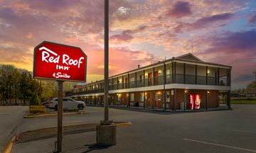 Red Roof Inn & Suites Swansea