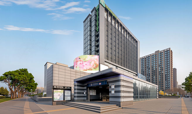 Holiday Inn Express Beijing Guangshun Exterior