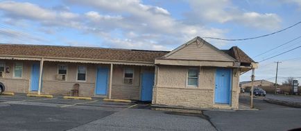 Economy Inn Exterior