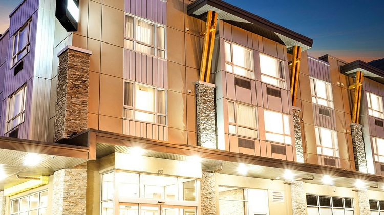MStar Hotel Exterior