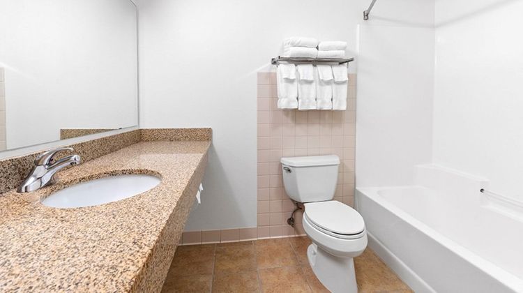 Canad Inns Grand Forks Room