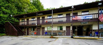 Chapmanville Inn Exterior