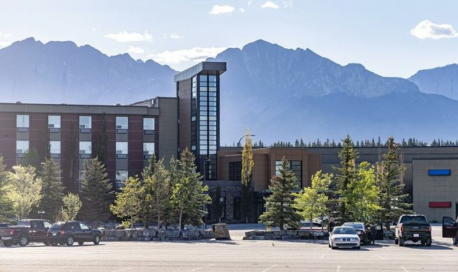 Stoney Nakoda Resort Exterior