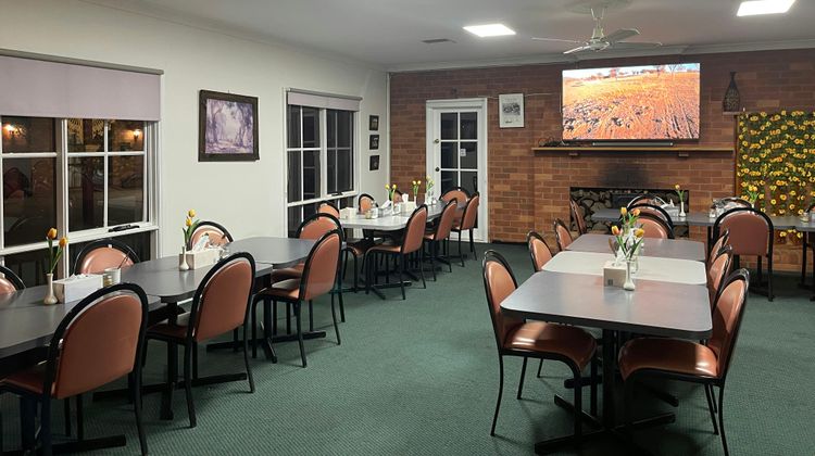 Philadelphia Motor Inn Restaurant