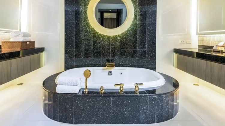 Emporium Suites by Chatrium Room