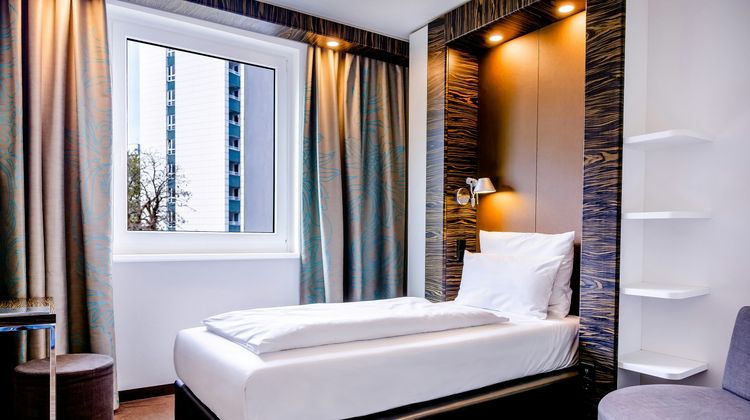 Motel One Berlin-Tiergarten Room