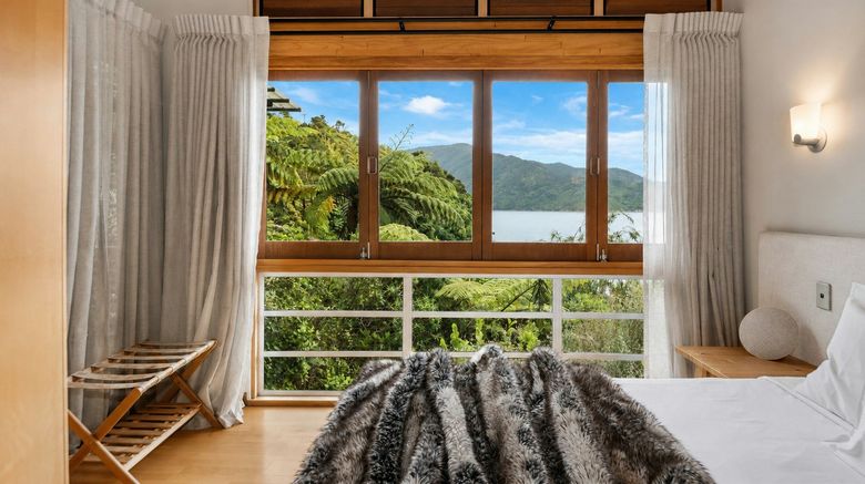 <b>Bay of Many Coves Resort Room</b>. Images powered by <a href="https://www.leonardoworldwide.com/" title="Leonardo Worldwide" target="_blank">Leonardo</a>.