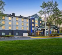 Holiday Inn Express Hotel & Suites Exterior