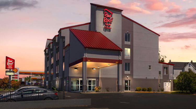 Red Roof Inn & Suites Bellmawr Exterior