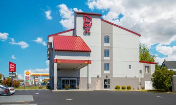 Red Roof Inn & Suites Bellmawr