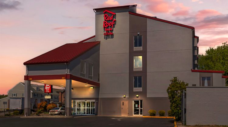 Red Roof Inn & Suites Bellmawr Exterior