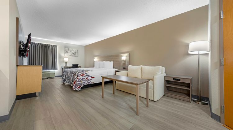 Red Roof Inn & Suites Bellmawr Suite
