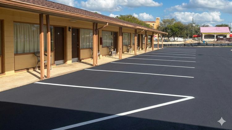 Budget Host Inn Exterior