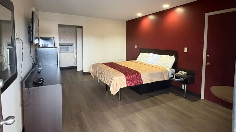 Budget Host Inn Room