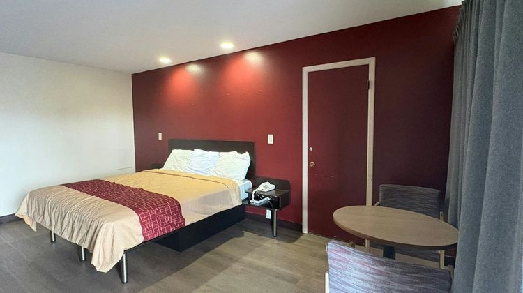 Budget Host Inn Room