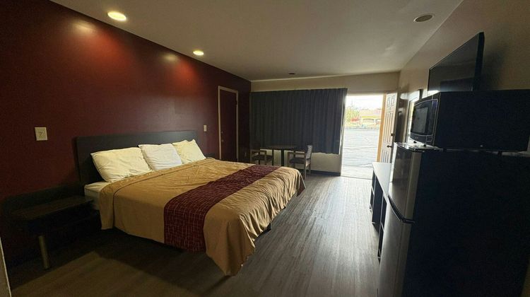 Budget Host Inn Room
