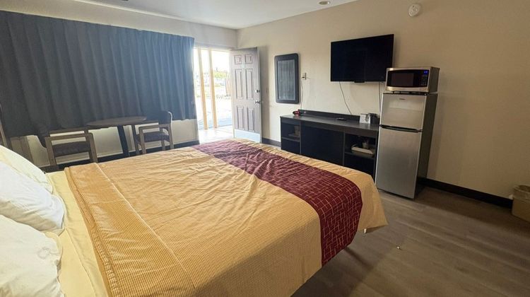 Budget Host Inn Room