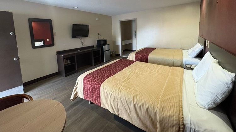 Budget Host Inn Room