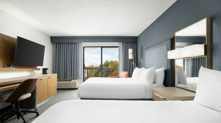 Courtyard by Marriott Concord Room