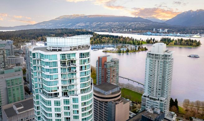 Vancouver Marriott Pinnacle Downtown Exterior