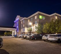 Holiday Inn Express Hotel & Suites Exterior